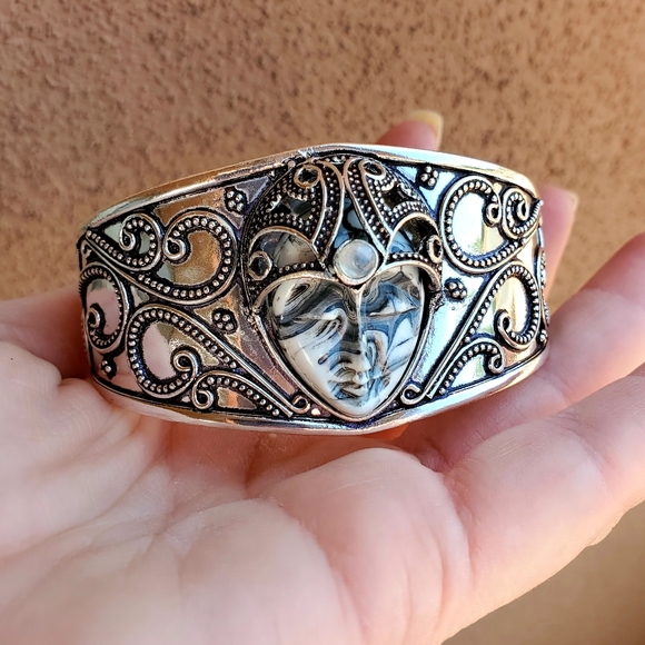 New Carved Goddess Face Rainbow Moonstone 925 Silver Cuff Bracelet. - Picture 2 of 8